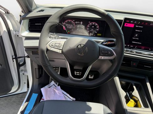 New 2026 Volkswagen Tiguan SE R-Line AWD/4WD image 10