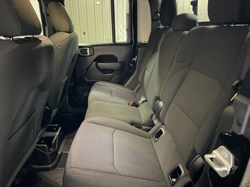 Used 2022 Jeep Gladiator Sport AWD/4WD image 16