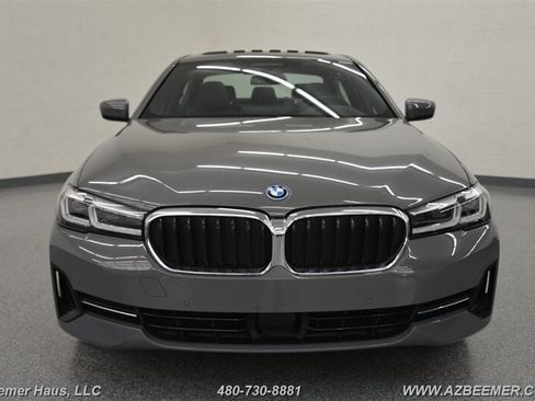 Used 2022 BMW 530e w/ Premium Package RWD image 8