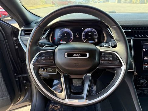 Used 2023 Jeep Grand Cherokee Altitude image 16