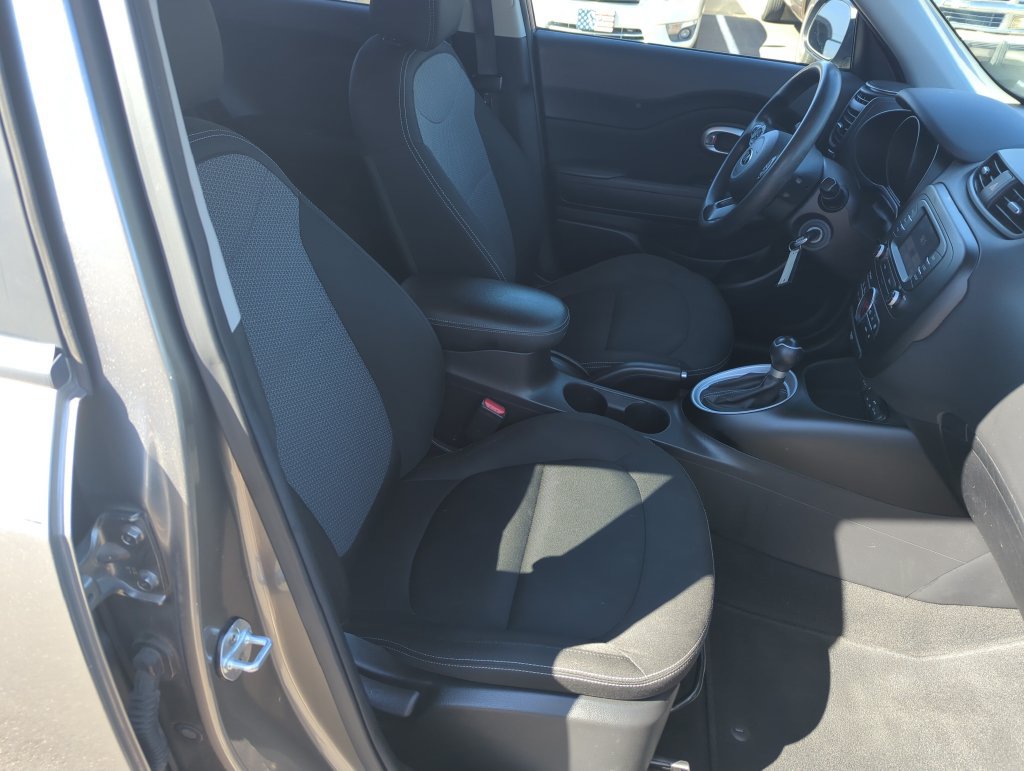 Used 2017 Kia Soul + FWD image 35