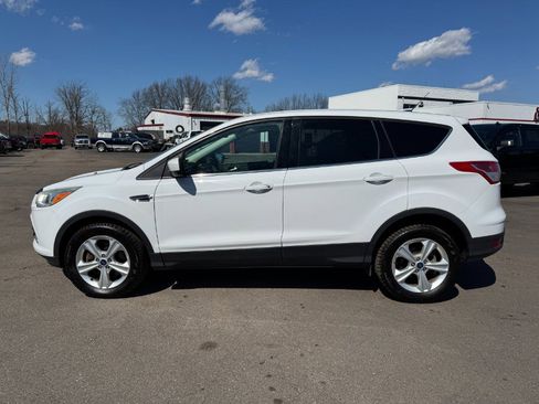Used 2015 Ford Escape SE image 2