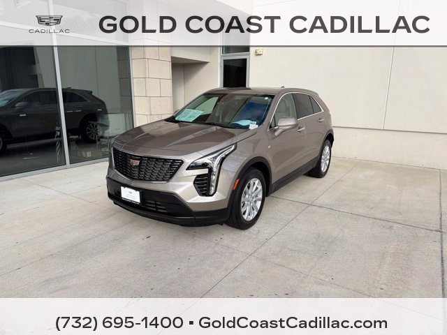 Used 2023 Cadillac XT4 Luxury w/ Cold Weather Package FWD image 1