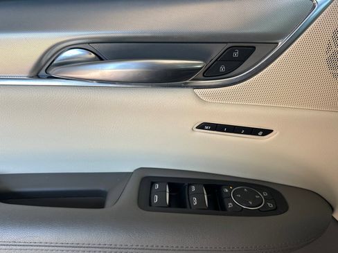 Used 2018 Cadillac XT5 Luxury w/ Driver Awareness Package FWD image 11
