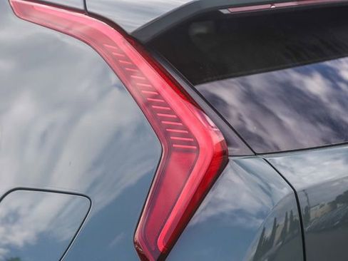 New 2026 Kia Niro EX image 18