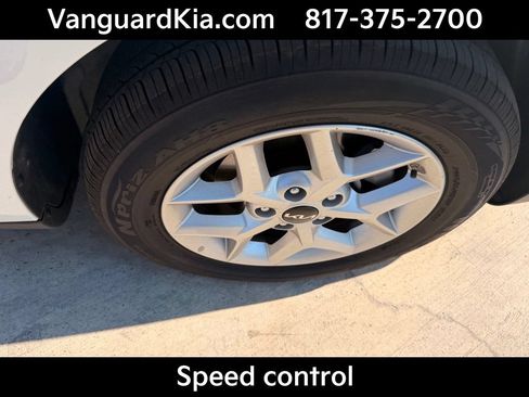 Certified 2025 Kia Soul LX w/ LX Technology Package FWD image 11