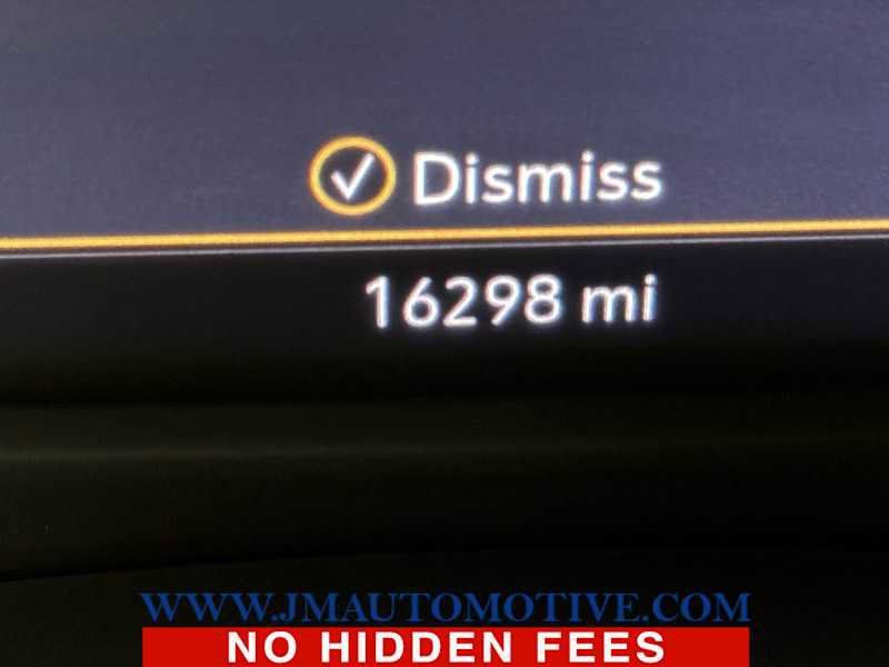 Used 2023 Cadillac XT4 Sport w/ Trailering Package AWD/4WD image 22