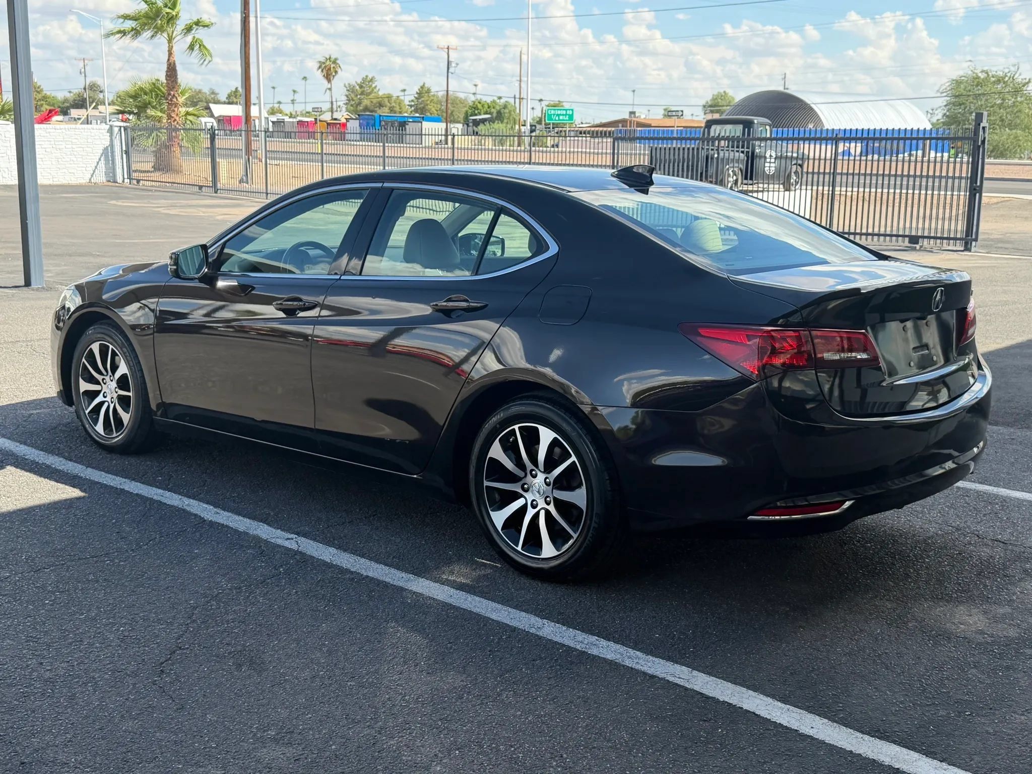 Used 2017 Acura TLX w/ Technology Package FWD image 4