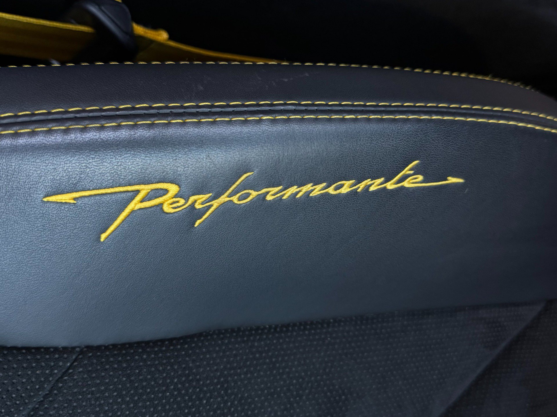 Used 2023 Lamborghini Urus Performante AWD/4WD image 16