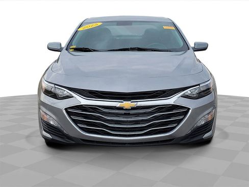 Used 2025 Chevrolet Malibu LT image 2