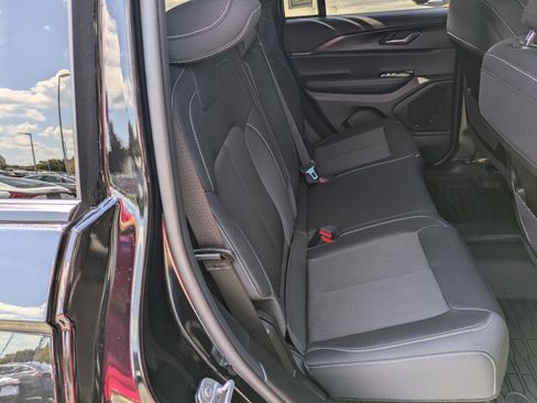 New 2025 Jeep Grand Cherokee Laredo X w/ Trailer Tow Package image 26