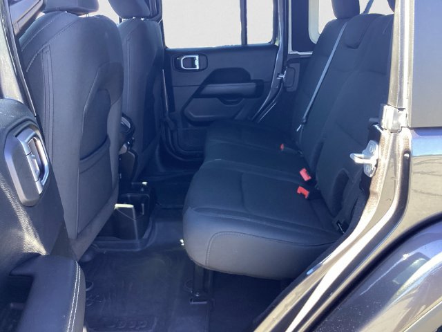 Used 2018 Jeep Wrangler Unlimited Sahara w/ Cold Weather Group AWD/4WD image 13