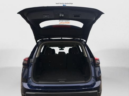 Used 2025 Nissan Rogue SV image 17