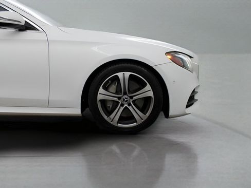 Used 2017 Mercedes-Benz E 300 4MATIC image 40