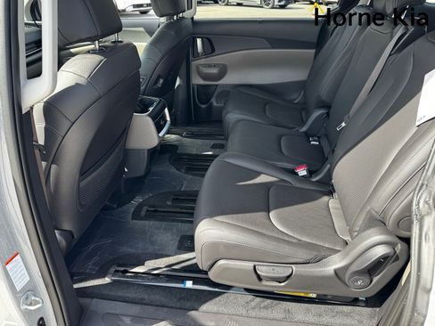 New 2026 Kia Carnival EX FWD image 11