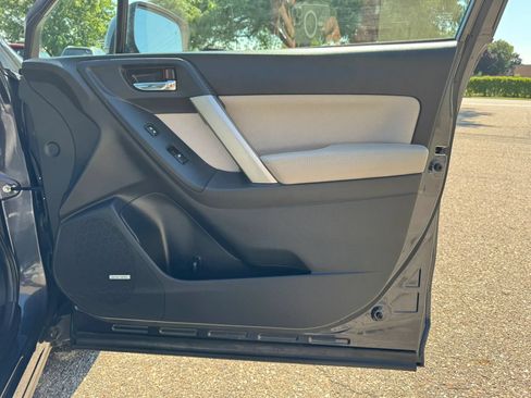 Used 2014 Subaru Forester 2.5i Touring AWD/4WD image 32