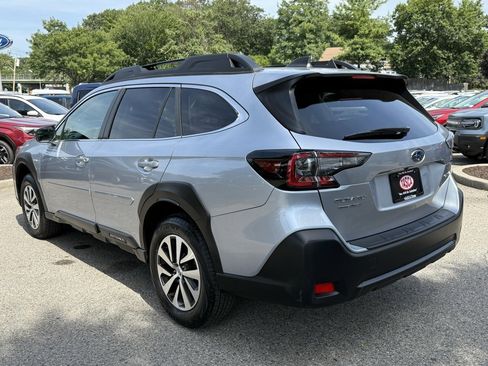 Used 2023 Subaru Outback Premium image 10