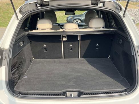 Used 2025 Mercedes-Benz GLC 300 4MATIC image 10