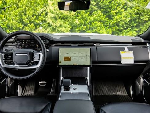 New 2026 Land Rover Range Rover Long Wheelbase SE AWD/4WD image 17