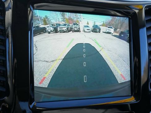 Used 2021 Jeep Cherokee Limited image 18