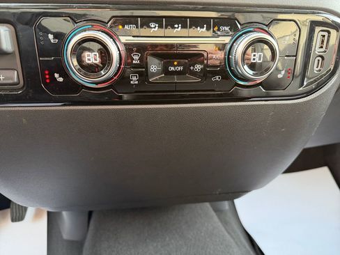 Used 2025 GMC Sierra 1500 SLT image 23