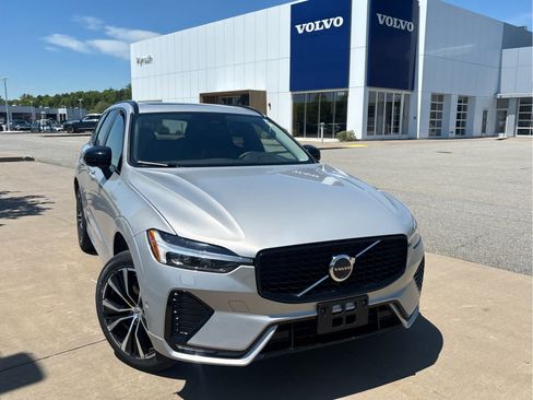 Used 2025 Volvo XC60 B5 Plus AWD/4WD image 2