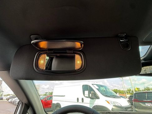 Used 2026 Chrysler Pacifica Select FWD image 28