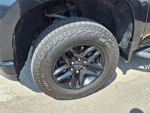 Used 2020 Chevrolet Silverado 1500 LT Trail Boss image 4