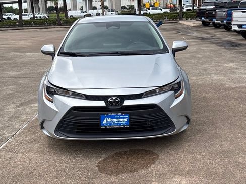 Used 2024 Toyota Corolla LE FWD image 2