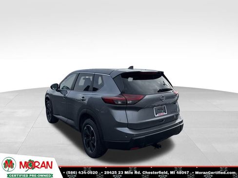 Used 2024 Nissan Rogue SV image 3