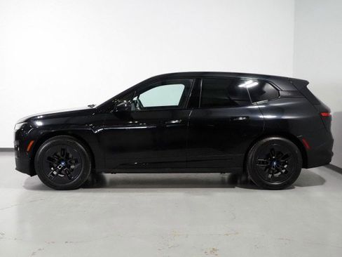 Used 2024 BMW iX xDrive50 w/ Premium Package image 9
