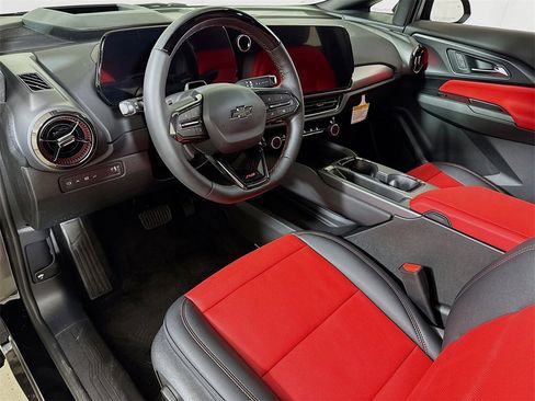 New 2025 Chevrolet Equinox EV RS image 5