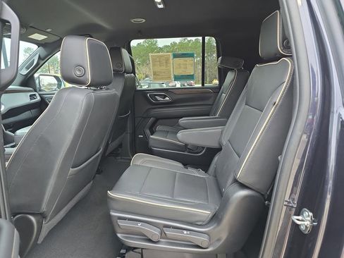 Used 2023 Chevrolet Suburban Premier image 19