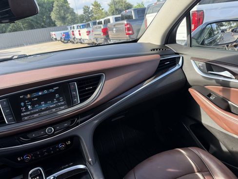 Used 2018 Buick Enclave Avenir w/ Avenir Technology Package AWD/4WD image 22