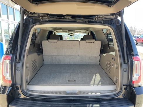 Used 2018 GMC Yukon XL SLT w/ Open Road Package AWD/4WD image 17