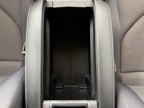 Used 2022 Toyota Highlander LE FWD image 30