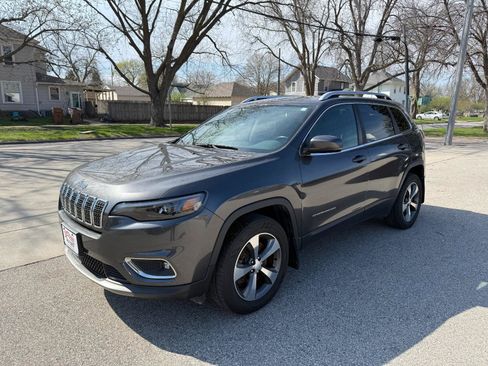 Used 2019 Jeep Cherokee Limited AWD/4WD image 1