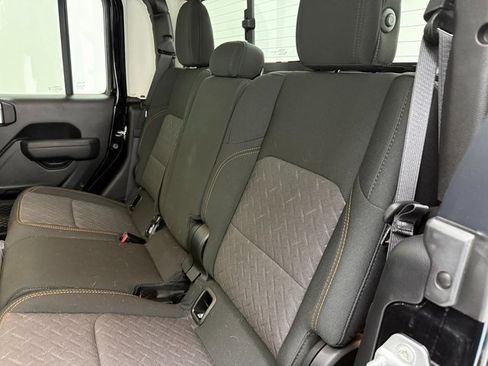 Used 2025 Jeep Gladiator Mojave w/ Convenience Group image 12