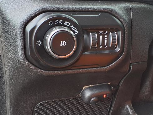 Used 2021 Jeep Wrangler Unlimited Sahara w/ Uconnect 4C Nav & Sound Group image 18