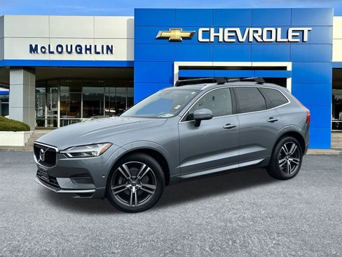 Used 2018 Volvo XC60 T5 Momentum w/ Vision Package image 1