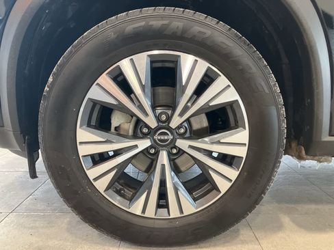 Used 2023 Nissan Rogue SV image 9