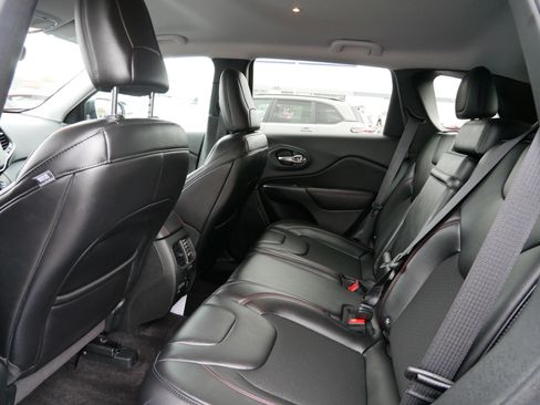Used 2019 Jeep Cherokee Trailhawk w/ Cold Weather Group AWD/4WD image 33