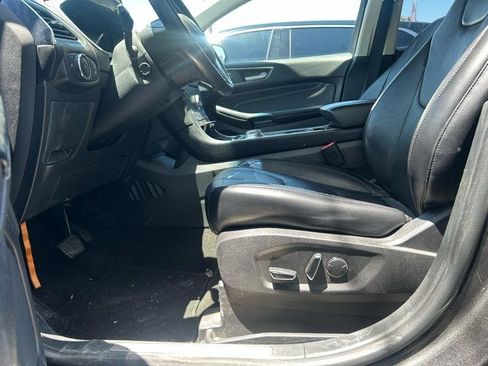Used 2019 Ford Edge Titanium FWD image 6