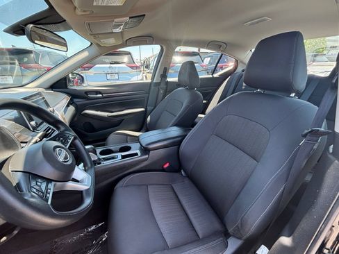 Used 2025 Nissan Altima 2.5 SV FWD image 27