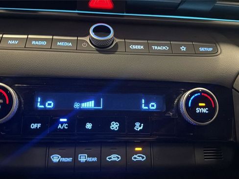 Certified 2024 Hyundai Elantra SEL FWD image 18