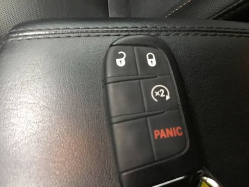 Used 2023 Jeep Compass Limited w/ Sun and Sound Group AWD/4WD image 11