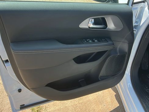 New 2026 Chrysler Voyager LX image 14