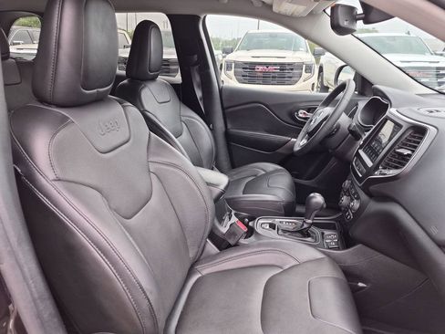 Used 2021 Jeep Cherokee Latitude Lux w/ Comfort/Convenience Group FWD image 36