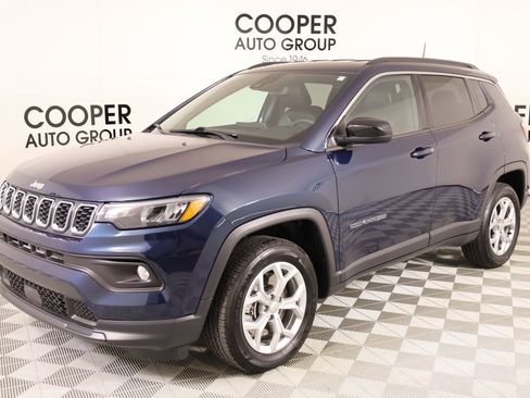 Used 2024 Jeep Compass Latitude image 10