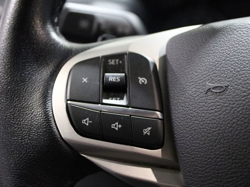 Used 2020 Ford Explorer XLT image 22